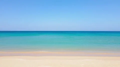 Beach with sky	 Vídeo Stock 153380001