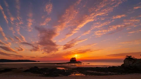On the beach with Stone Island it has been a beautiful sunsets. 库存影片 145702366