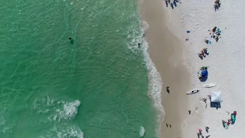 Beach Straight down along the Emerald Coast in Miramar Beach, Florida. Vidéo 146502256
