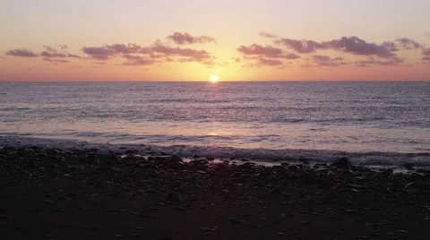 Beach sunrise (4K) Video stock 45602050