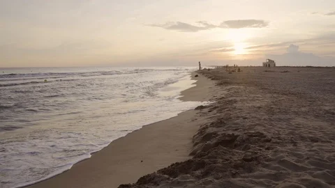 Beach At Sunrise Видео 98489164