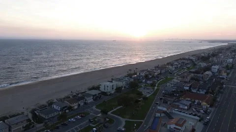 Beach sunset aerial view with beach houses Vídeos de archivo 239883990
