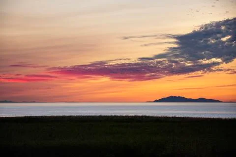 Beach sunset with crimson clouds 스톡 사진