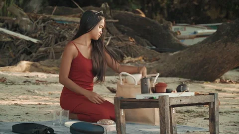 Beach tea celebration. Traditional Polynesian woman hosts seaside tea ceremony Stock Footage 333567592