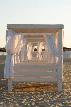 Beach tents in the rays of the setting sun, beach scene Stock-Fotos