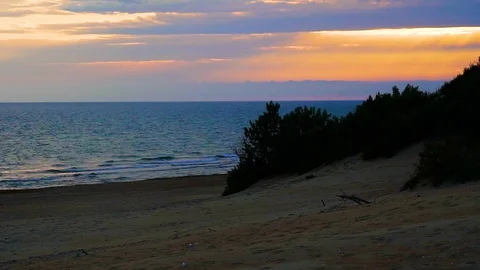 Beach  timelapse yellow sunset 库存影片 110470103