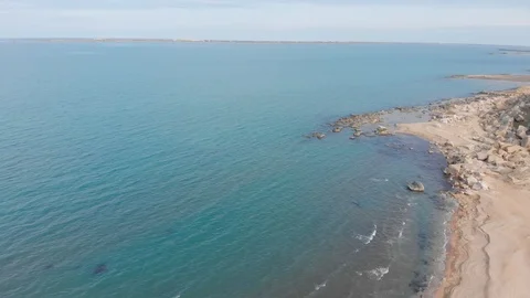 Beach top view, waves break on tropical yellow sand beach. Sea waves on yellow Stock Footage 127358060