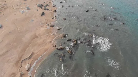 Beach top view, waves break on tropical yellow sand beach. Sea waves on yellow Stock Footage 127358095
