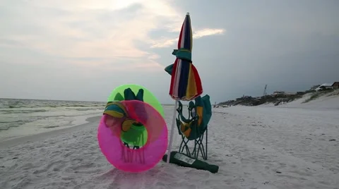 Beach Umbrella and Tubes 動画素材 997231