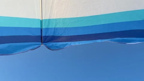 Beach Umbrella Swaying in the Wind – Close-Up 库存影片 315670231