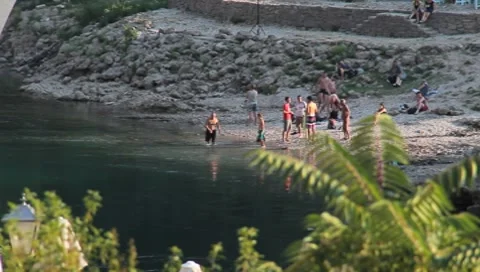Beach under the Old Bridge 2 Vidéo 8654796