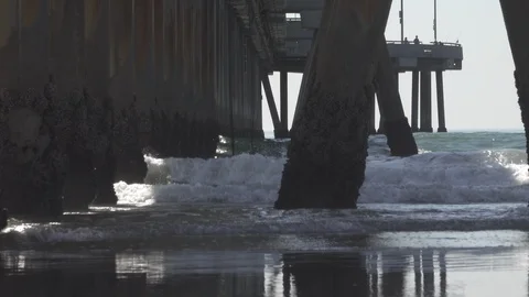 The beach underneath the pier. Stockbeeldmateriaal 121257910