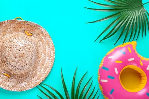Beach vacation composition on turquoise 스톡 사진
