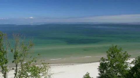 Beach view from cliff. Blue sky - without people. Rügen - Baltic Sea. 스톡 동영상 65726617