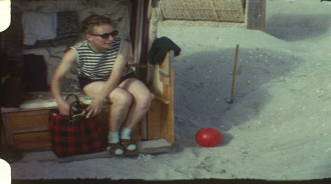 At the beach (vintage 8 mm amateur film) | Stock Video
