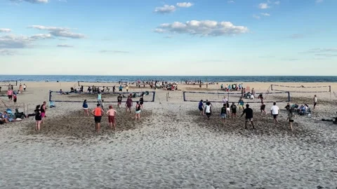 Beach Volleyball Games with Groups at Sandy Oceanfront Park in New York City Vídeo Stock 338358110