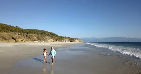 Beach walk Vídeo Stock 125870474