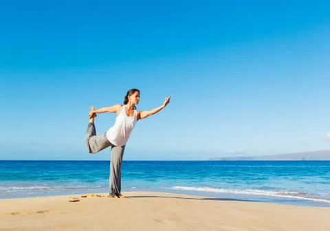 Beach yoga Stock-Fotos