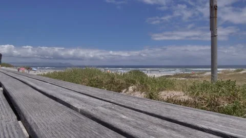 Beachfront Bench Overlooking Grotto Beach, Hermanus. Vidéo 336719437