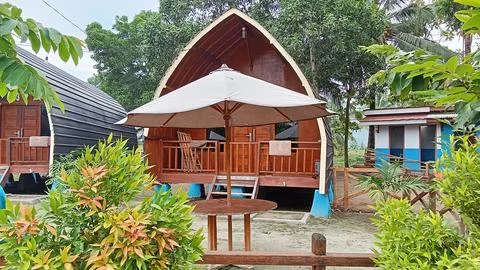 Beachfront villa accommodation Stock Photos