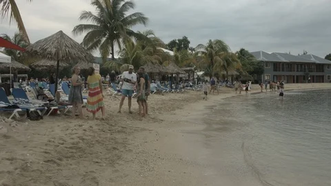 Beachselfies 動画素材 104878581