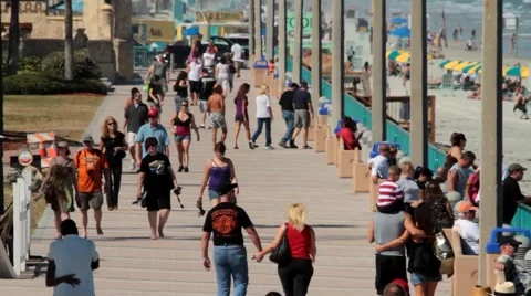 Beachside crowd 動画素材 946086