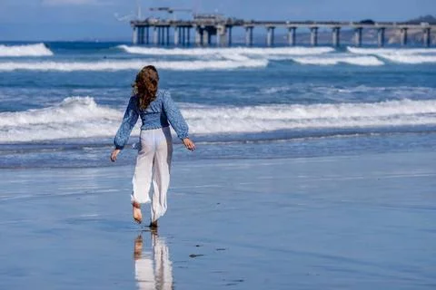 Beachside Elegance: A Day of Serenity by La Jolla Pier with Radiant Blue S... 스톡 사진
