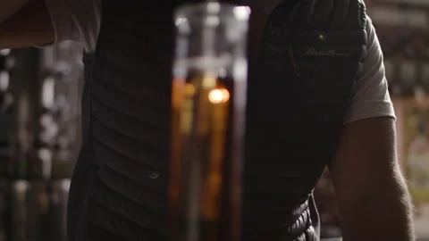 A beaker being filled Stock Footage 137669337