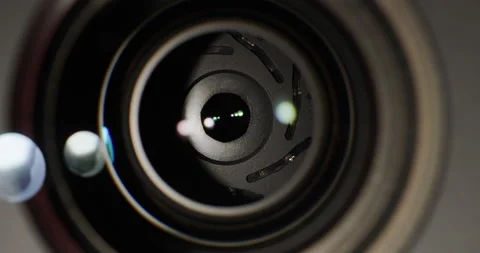 A beam of light illuminates the front lens of the lens Stockbeeldmateriaal 146310765