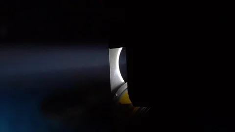 The beam from the spotlight in the dark Vidéo 100528181