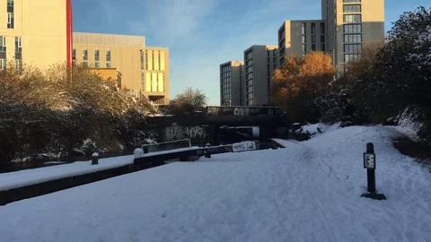 Beaming Sun rises over central Birmingham Buildings and Canals 動画素材 84676592