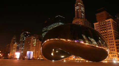 Bean or cloud gate at night in chicago Stock Photos