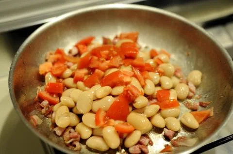 Beans baked with bacon Stock-Fotos