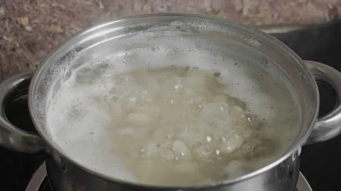 Beans Cooking Process White bean seeds in boiling water in a saucepan. Vídeo Stock 144992002