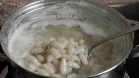 Beans Cooking Process White bean seeds in boiling water in a saucepan. Vídeo Stock 145122541