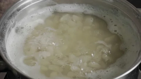 Beans Cooking Process White bean seeds in boiling water in a saucepan Vídeo Stock 145124808