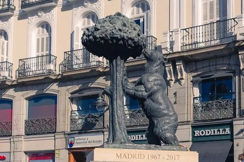 The Bear and the Strawberry Tree Statue (El Oso y el Madrono) Stock Photos