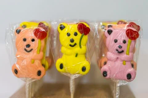 Bear cake pops. Lollipops in the form of bears Foto stock