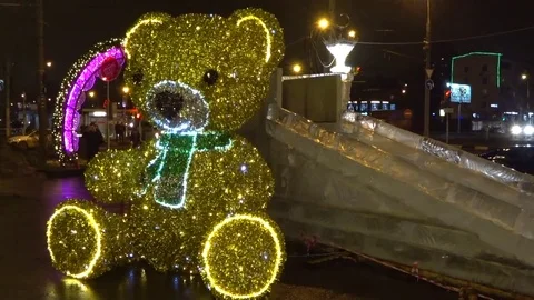 Bear made of garland Stock Footage 84771375
