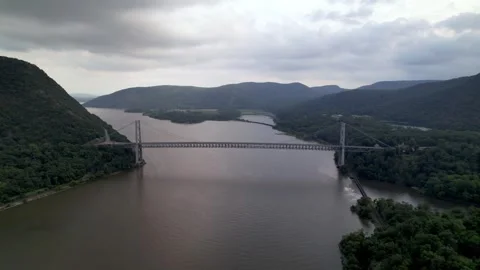 Bear Mountain Bridge over the Hudson River, Highland Falls New York, Fort Vidéo 246366182