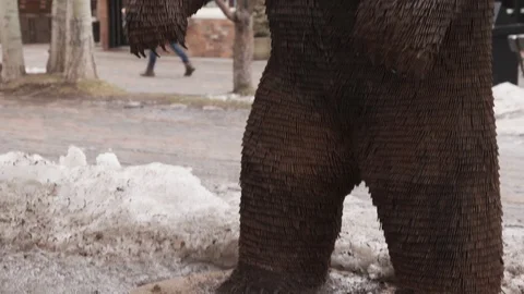 The Bear Statue on the Mall in Aspen Stock-Footage 84507618