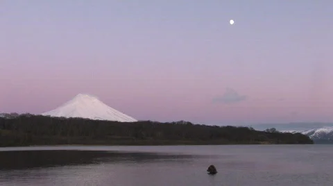 BEAR, THE VOLCANO AND THE MOON. Video stock 707066