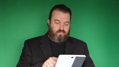 Bearded businessman is looking for something on the tablet Vídeo Stock 122263340