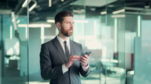 Bearded caucasian business man using smartphone in modern office. Businessman  Stock Footage 167863420