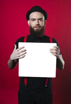 Bearded guy holding empty paper Foto stock