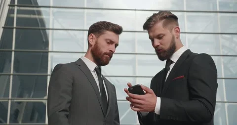 Bearded Handsome men having a Walk while speaking about Business. Stock-Footage 134277602