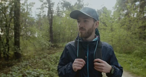 Bearded Hiking Man 動画素材 109110680