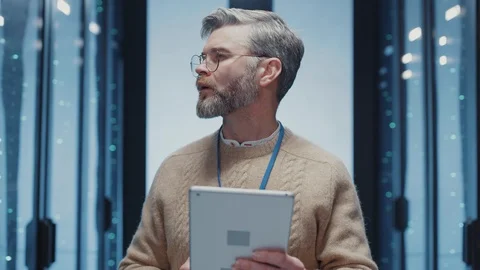 Bearded IT engineer with tablet provides cloud-based data upload and retrieval Stock Footage 125404630