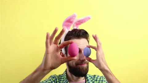Bearded man in bunny ears  dancing with colored eggs  happy easter Stock Footage 148226867