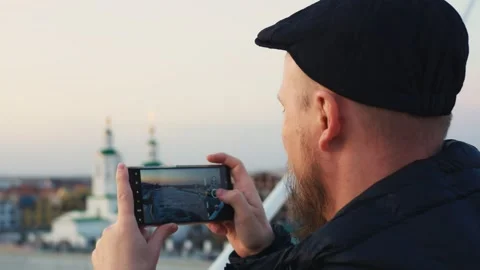 A bearded man in a cap. Side view in profile of the face. Films from the bridge Stock Footage 153464931